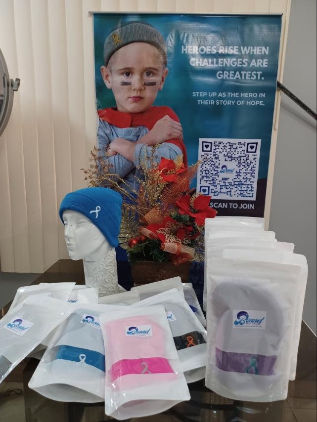 Close-up bonnet with ribbon